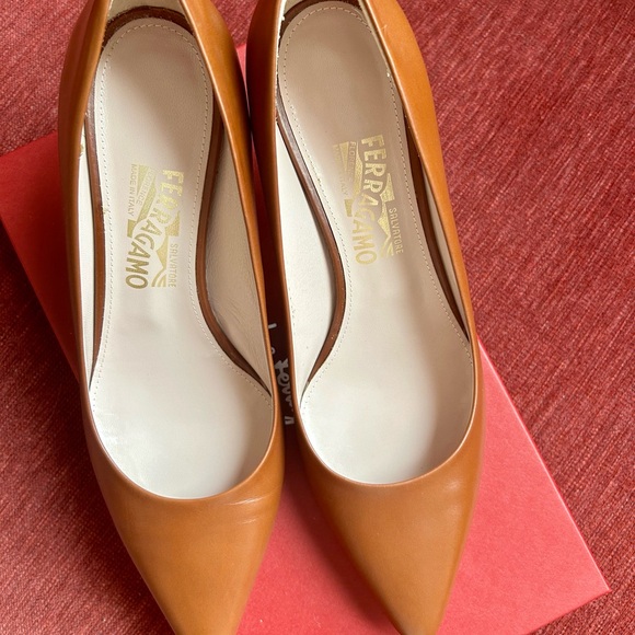 Salvatore Ferragamo Women's Brown Leather Heels. Size 9.5. - Picture 3 of 8
